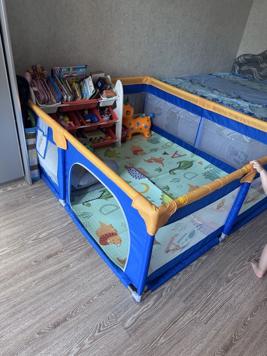 продам великий дитячий манеж 185*155