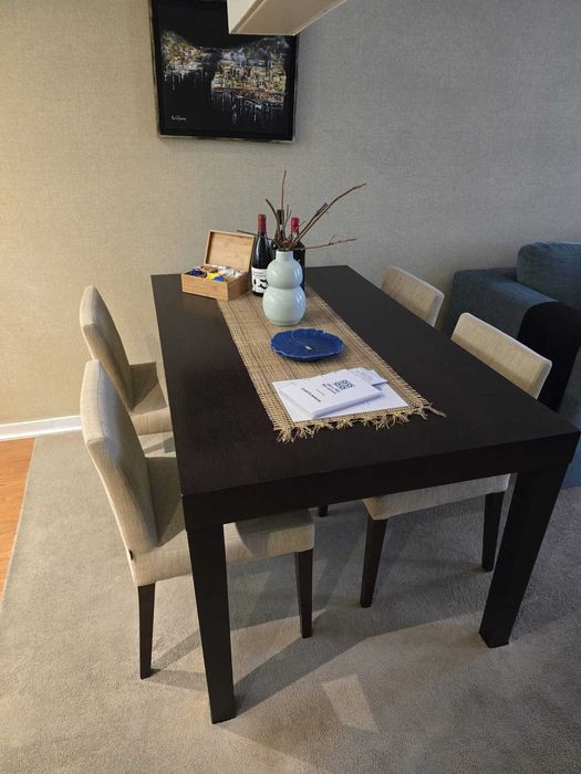 Conjunto de mesa + 4 cadeiras em bom estado