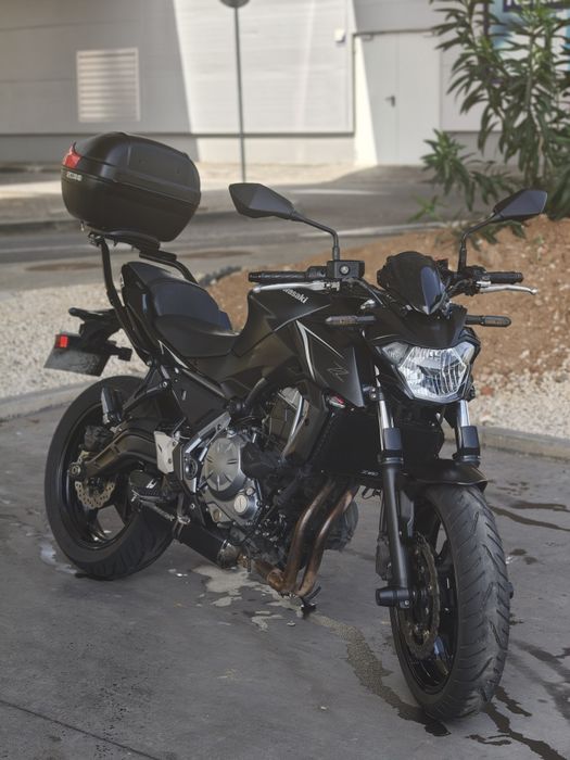 Kawasaki Z650 (2017) | 31.700 km | Muitos Extras | Pronta a andar