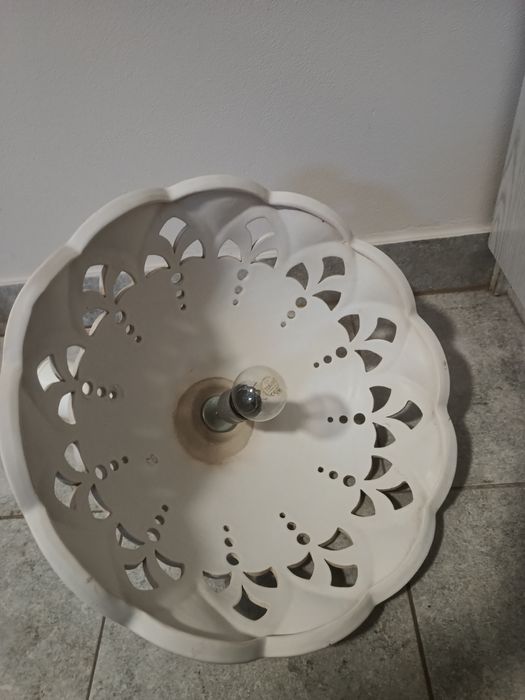 Żyrandol - sprawny.