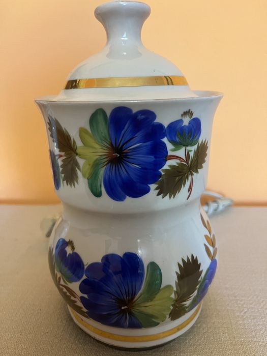 Красивая винтажная фарфоровая кофемолка