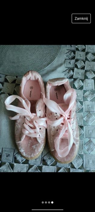 Buty damskie zamszowe.