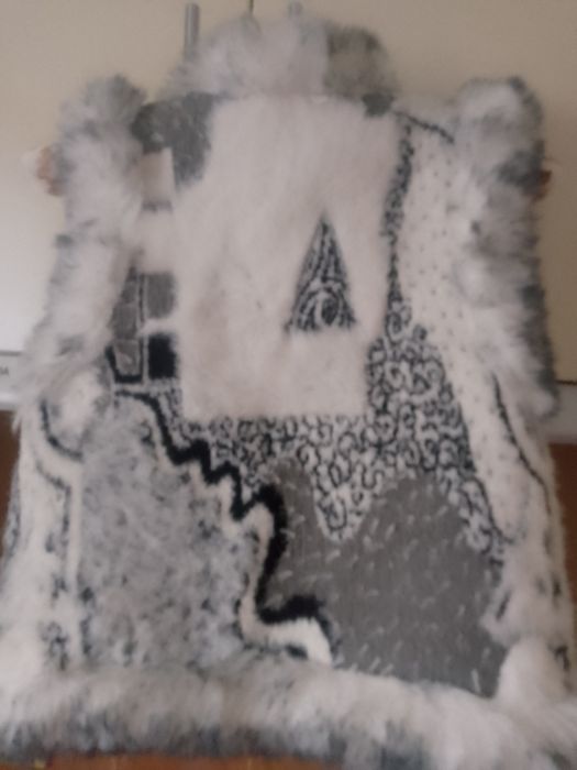 Теплі жилетки на зиму