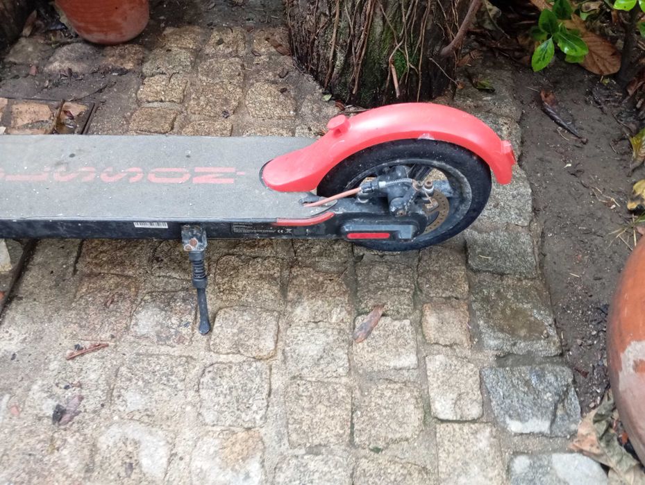 Trotinete usada para arranjo