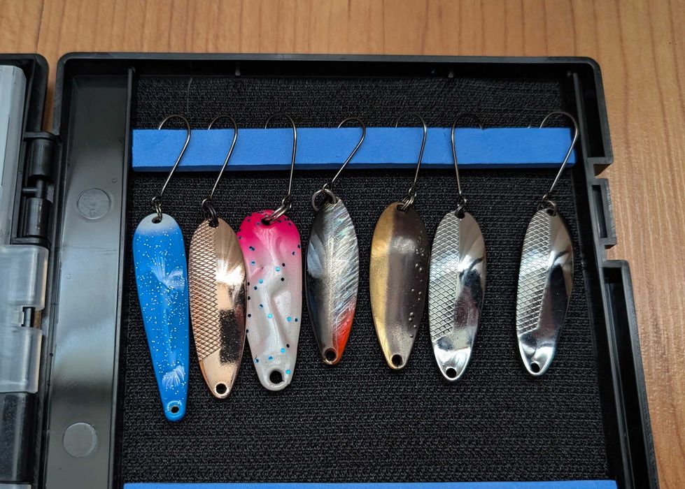 Набор микроблесен + бокс SV Fishing Lures Orest Dance Golden Catch 22 шт.