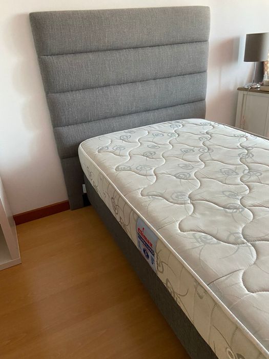 Cama Solteiro Completa: Sommier + Cabeceira Estofada Cinza + Colchão Climax