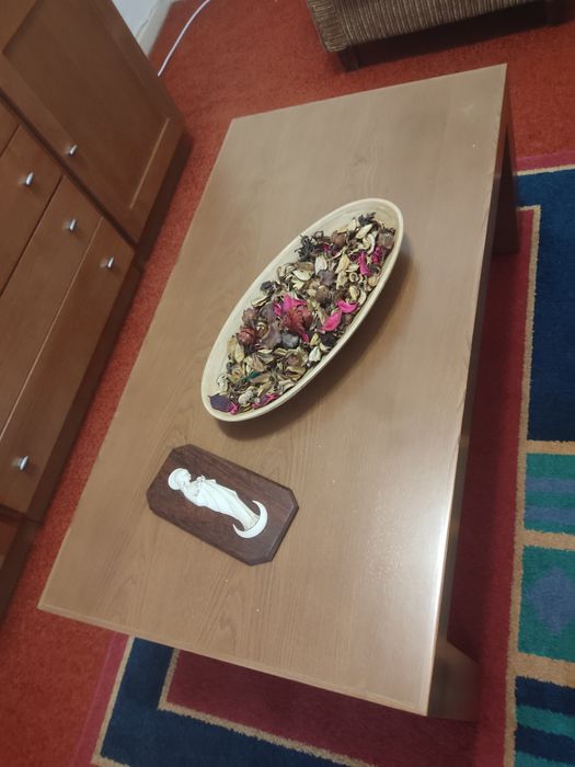Móvel mesa e sofás de sala