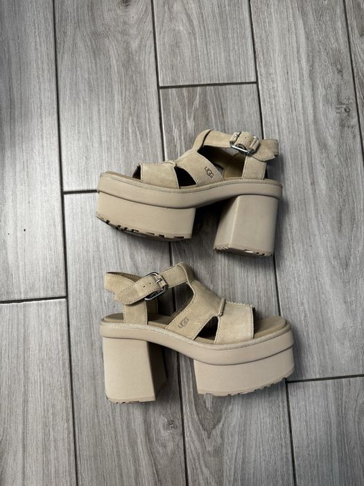 Замшеві сандалі UGG New Heights Platfort-Strap: 4 500 грн