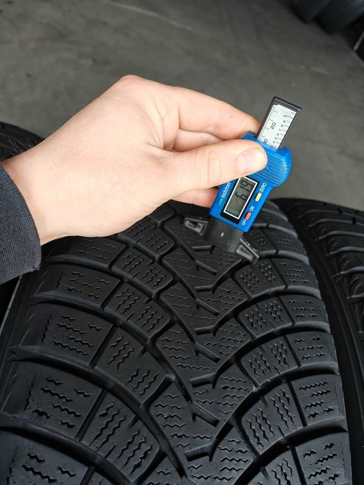 Шини r18 235/55 104Т всесезонні Falken з американського авто, добрий стан