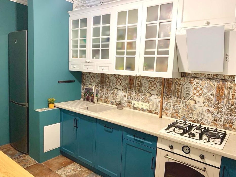 3 кімнатна з ремонтом та меблями р-н Відродження