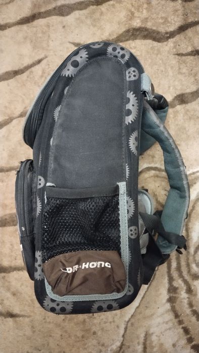 Рюкзаки шкільні у гарному стані.