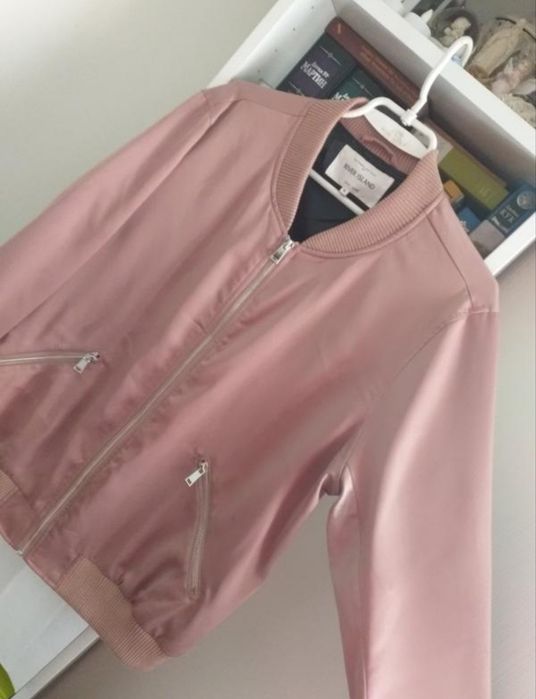 Бомбер от River Island.