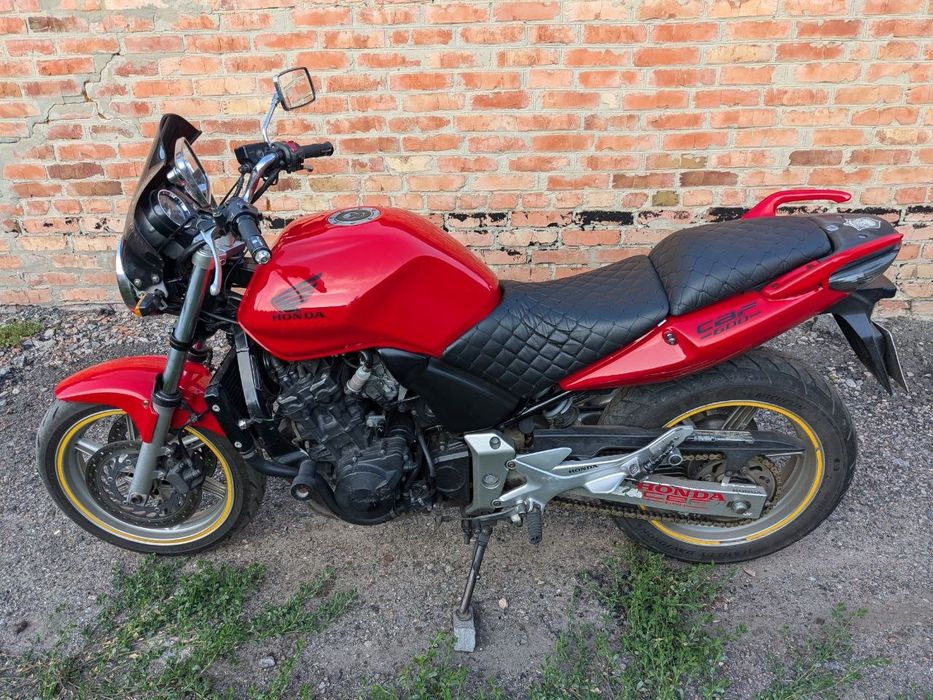 Мотоцикл Honda CBF6000, на повному ходу. Не плутати з Honda CB600F