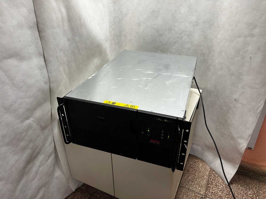 Zasilacz awaryjny UPS APC SUA3000I 3000 VA 2700 W