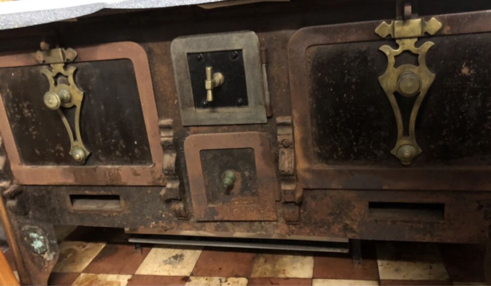 Fogão a lenha antigo