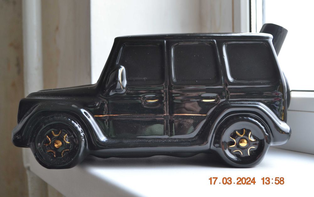 Штоф фарфоровый "Джип Мерседес G-class". 1987 г. Длина 27 см. 13 см.
