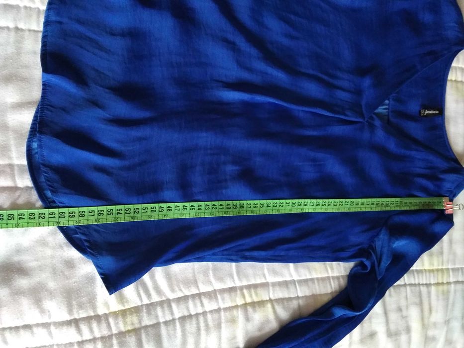Camisola da stradivarius em azul ou vermelho
Tamanho S