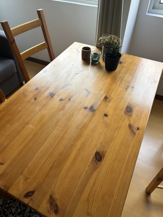 Mesa e 4 cadeiras pinho