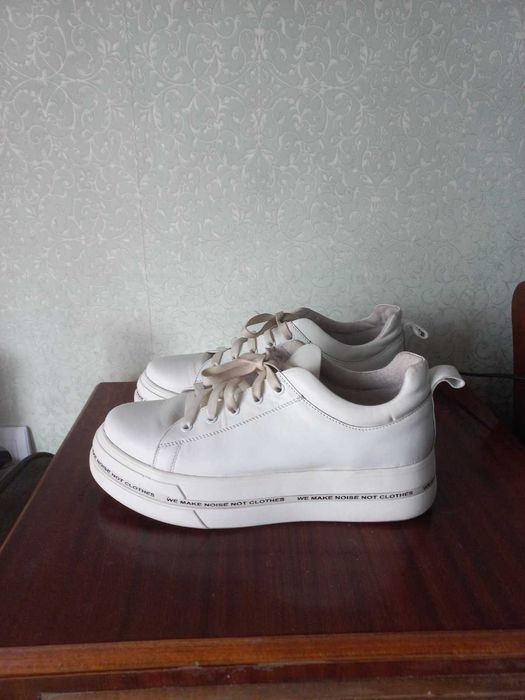 Продам кроссівки