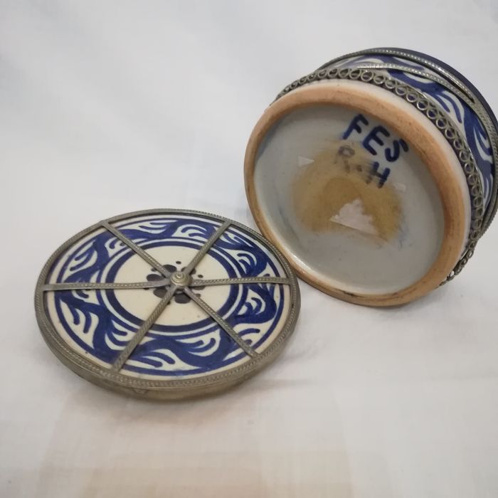 Guarda jóias cerâmica e metal