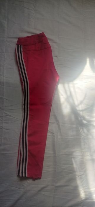 Spodenki dresowe 3/4 różowe paski sportowe rozmiar L