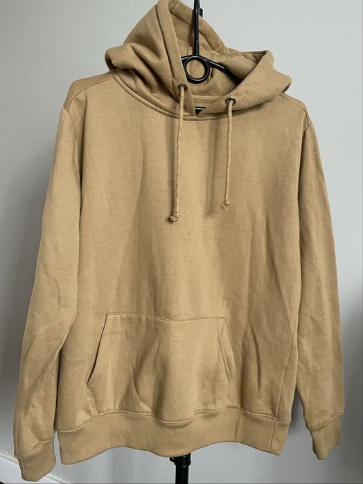 Bluza z kapturem i dużą kieszenią