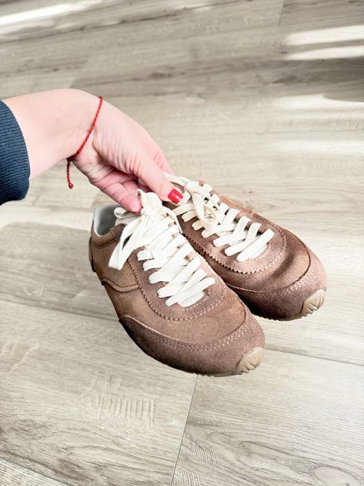 Продаж кросівок