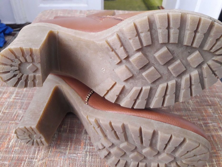 Сапожки кожаные  женские на миниатюрную ножку!