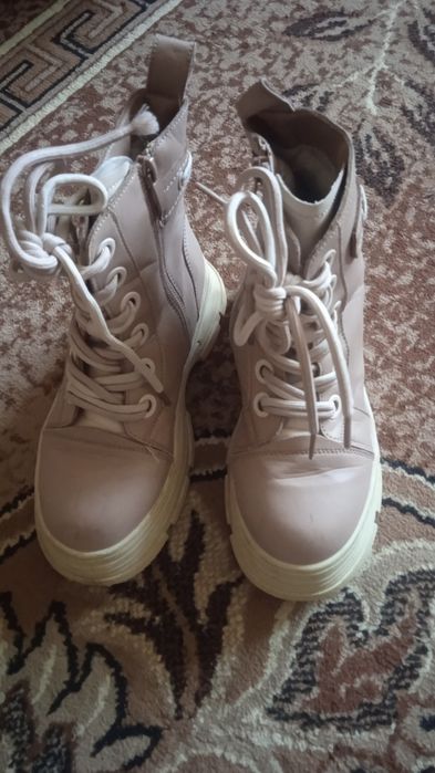 Продам зимние ботинки 34-35 размер
