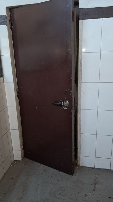 Porta de segurança428622756835512322