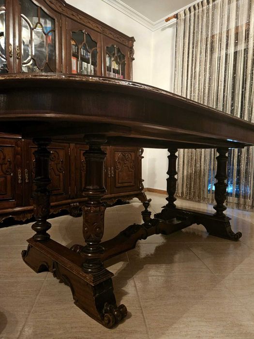Mesa de jantar com 8 cadeiras