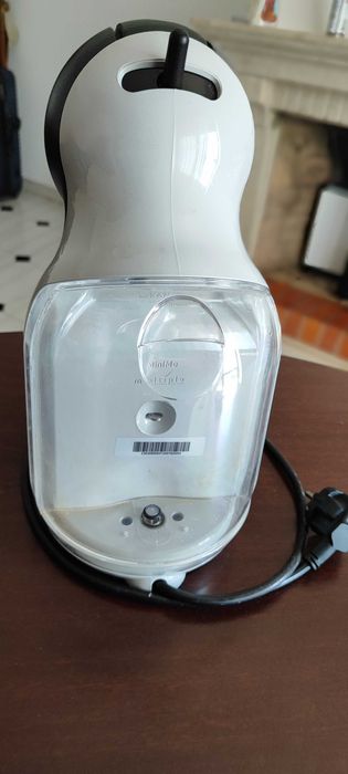 Cafeteira Dolce gusto ( Nescafé)