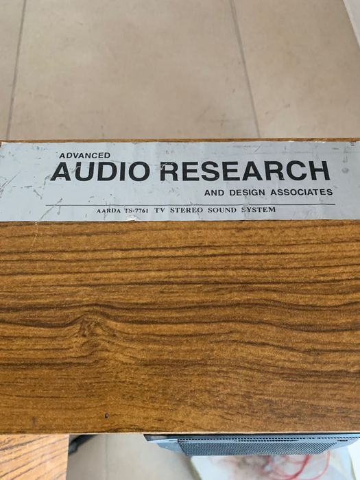 Colunas made in UK ( Reino Unido ) “ vintage” antigas. 15€