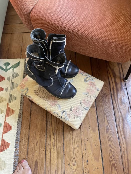 Botas em pele pretas