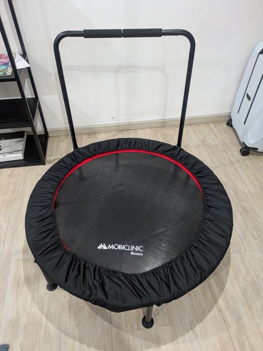 Trampolim com barra de apoio441441647592755200