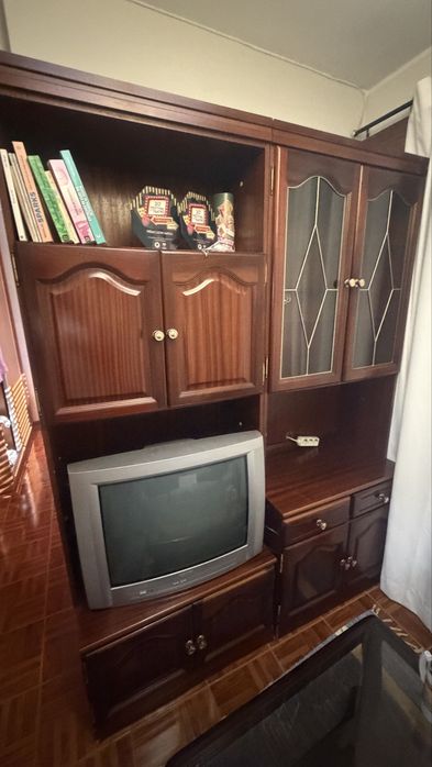 Vendo armário completo + mesa de centro
