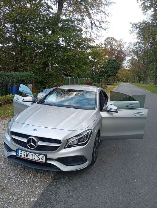Mercedes-Benz CLA MERCEDES-BENZ CLA – Elegancki sedan z 2017 roku
