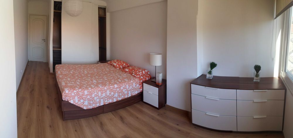 Conjunto de Mobília de Quarto Casal (Cama c/ 4Gavetões + 2 Mesas de Cabeceira + Cómoda)