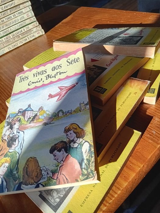Livros  Os sete de Enid Blyton