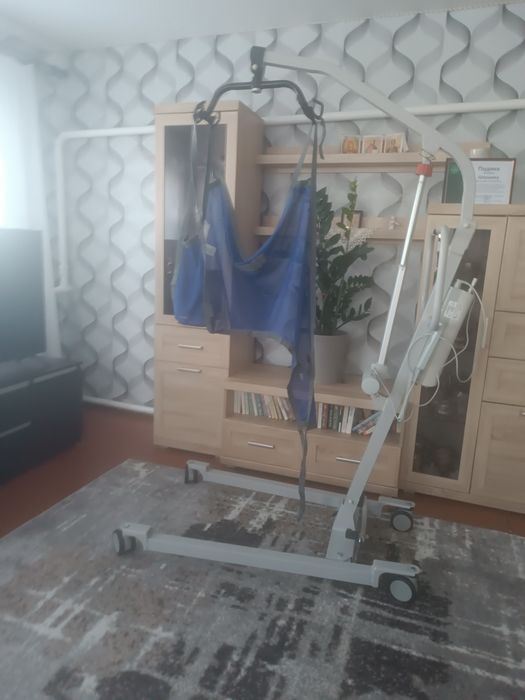 Продам електричний підйомник по догляду за лежачими хворими