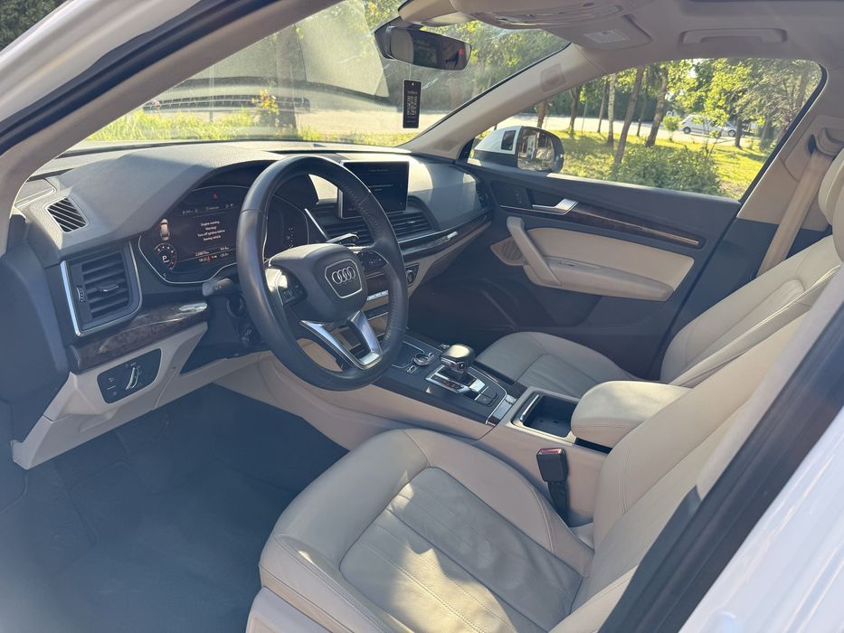 Audi Q5 2018 року 2.0-бензин
