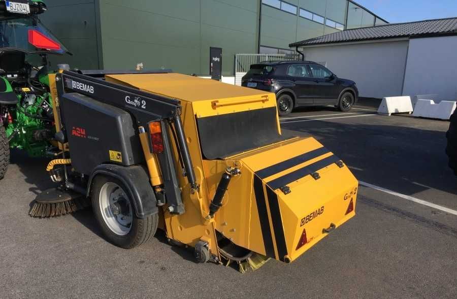 John Deere 4066R Pług śnieżny zamiatarka solarka traktor komunalny