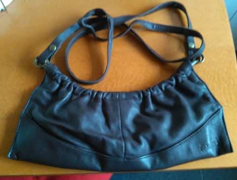 Mala castanha Parfois + Mala preta Mango + Mala camel Parfois