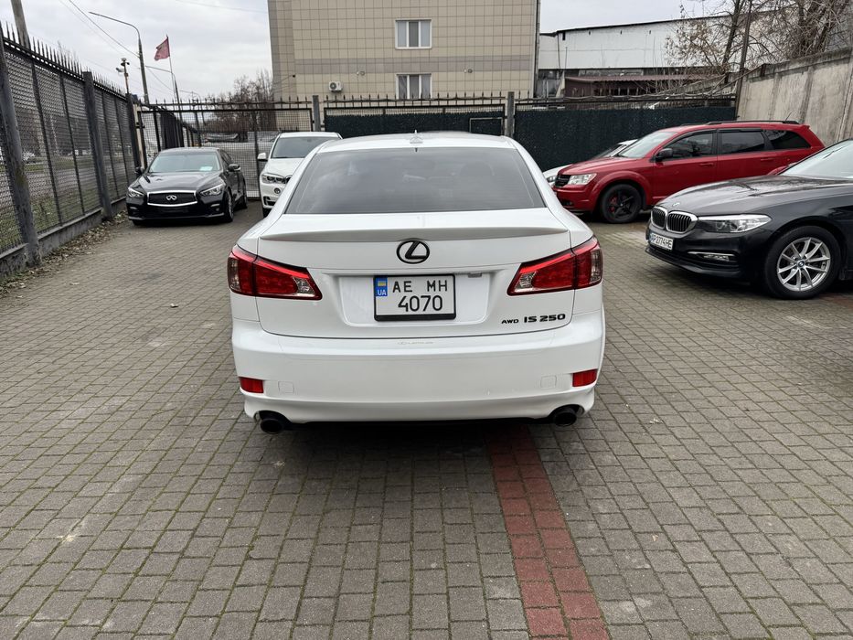 Lexus IS 2011рік пробіг 180 тис!