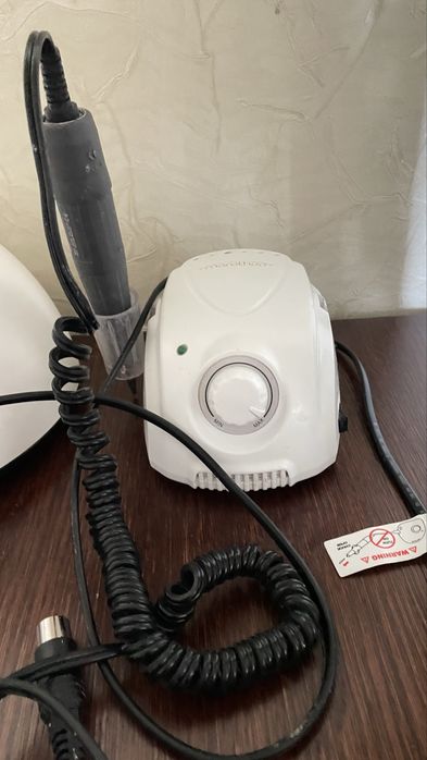 Продється техніка для майстра манікюру