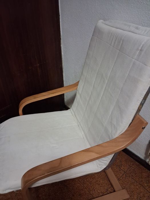 Cadeira com repousa pés