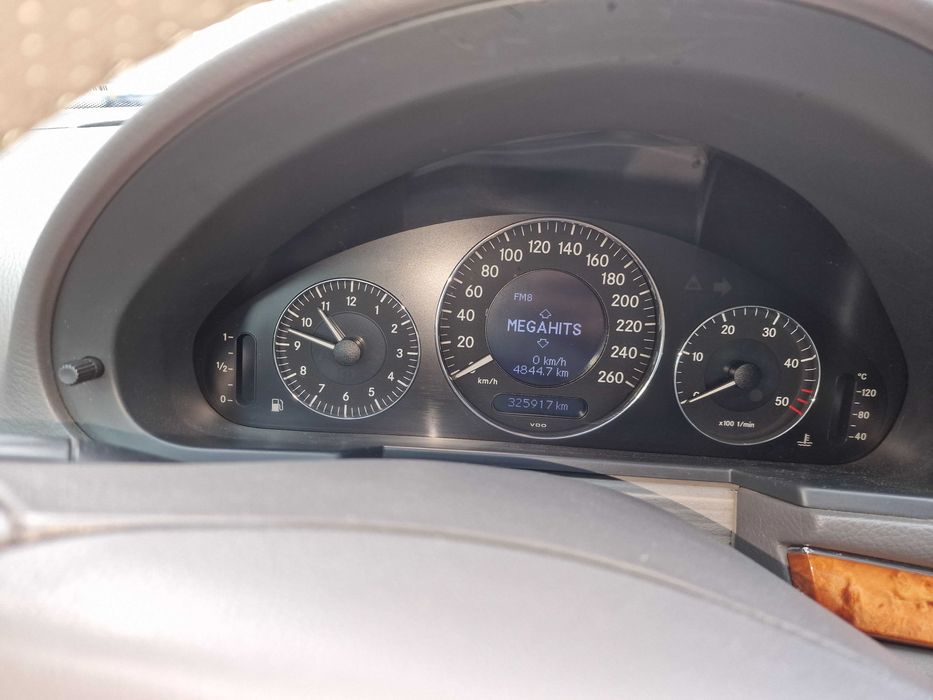 Mercedes E220 CDI - W211