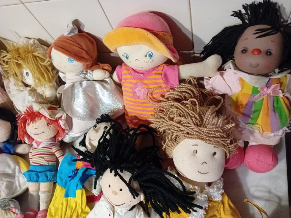 Conjunto de 15 Bonecas em Pano/Peluche