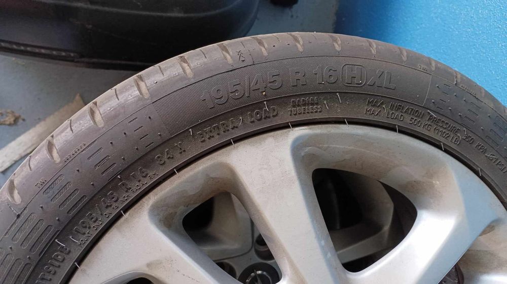 Jantes com pneus opel