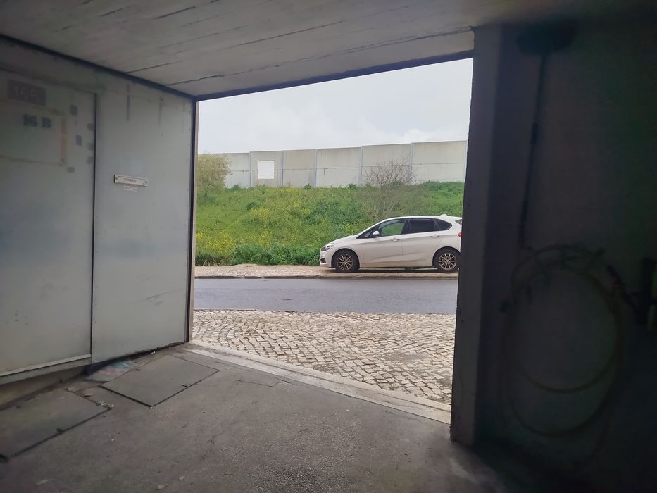 Alugo garagem Alhandra